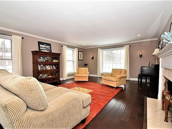 5th image of 62 Carriage Stone Dr