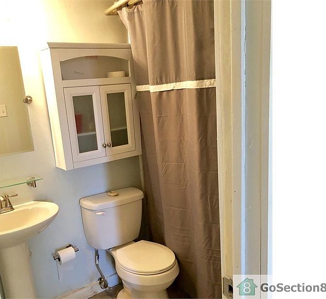 2nd image of 9807 Walnut St #202