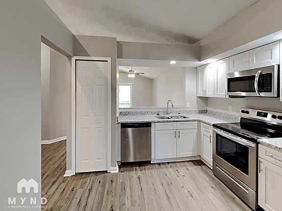4th image of 2451 Townsquare Dr