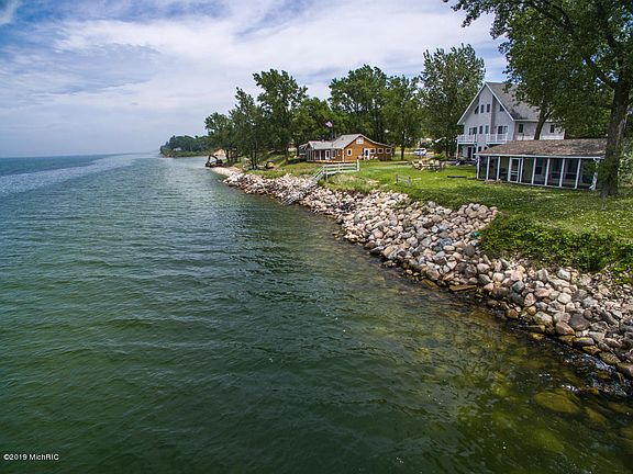 2nd image of 2855 N Lakeshore Dr