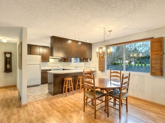 Gorgeous laminate flooring on main floor except the 3 carpeted bedrooms and 2 baths with vinyl floor