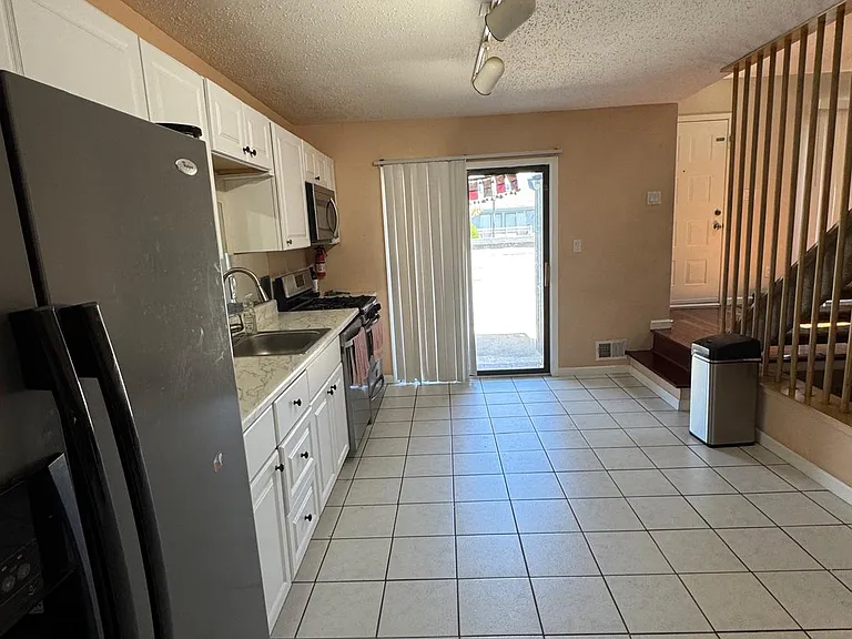 148 Linda Ln — Photo 2