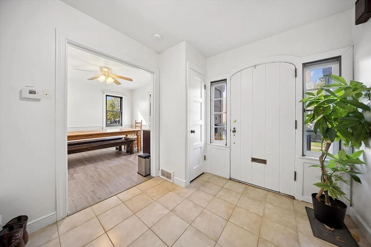 3 bed, 1.5 bath, 2146 sqft, $4,200 — Photo 4