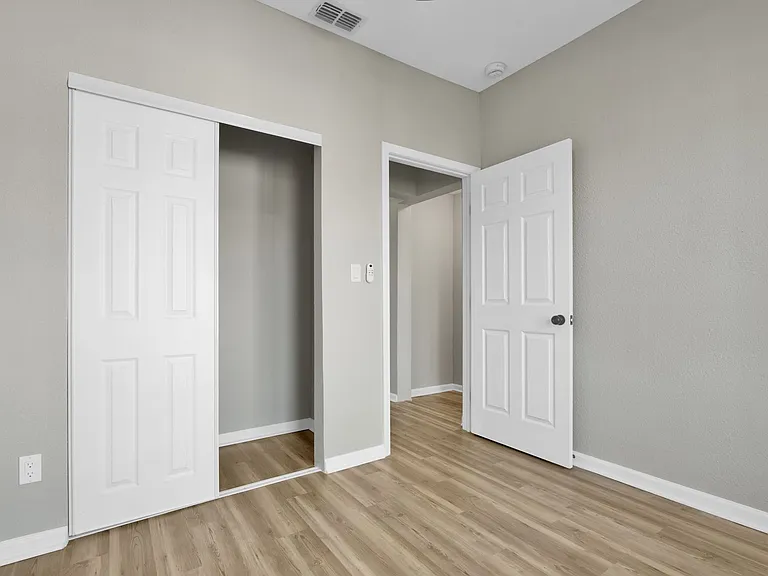 439 W Lubbock St — Photo 14