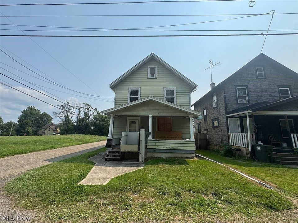 1st image of 1958 4th St NE