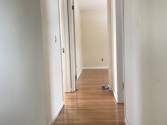 5th image of 15 Sandy Hill Dr