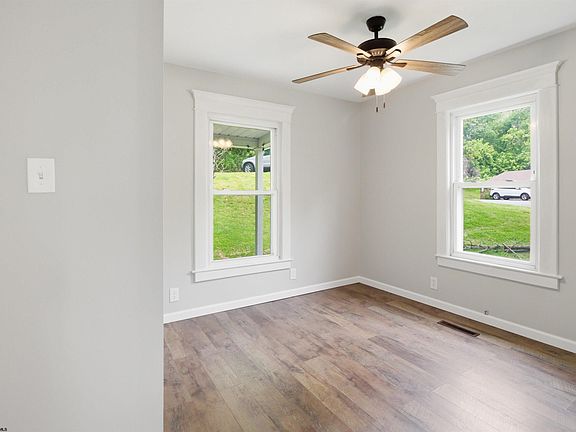 4th image of 188 Parkway Dr
