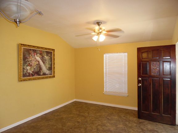 3rd image of 427 Clovis Pl