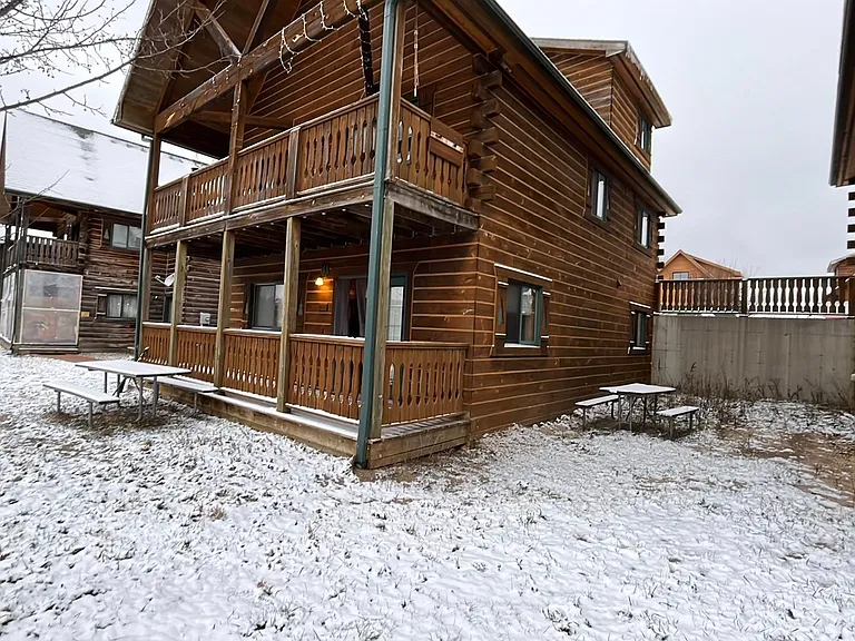 467 Overlook Ct — Photo 1