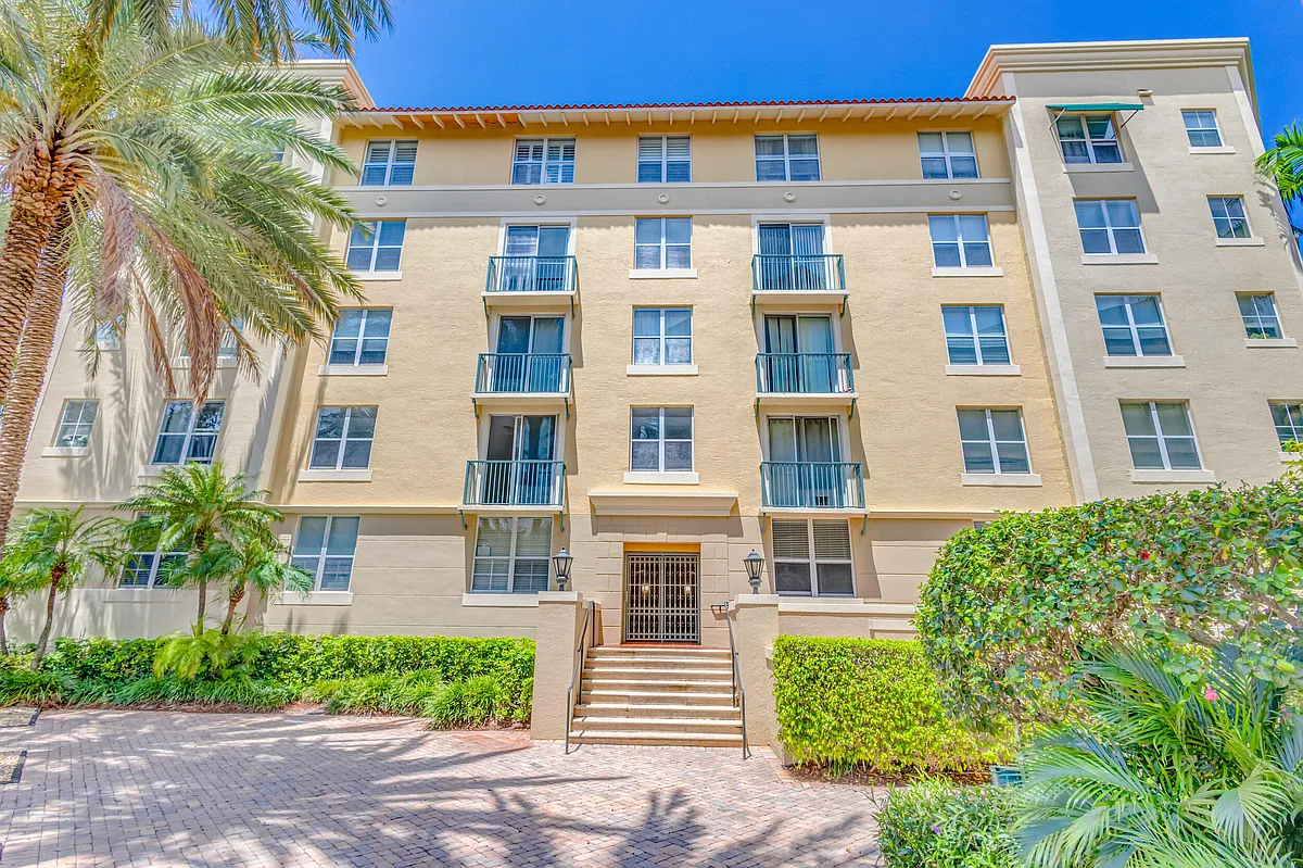 Building Photo - 630 Sapodilla Ave #112