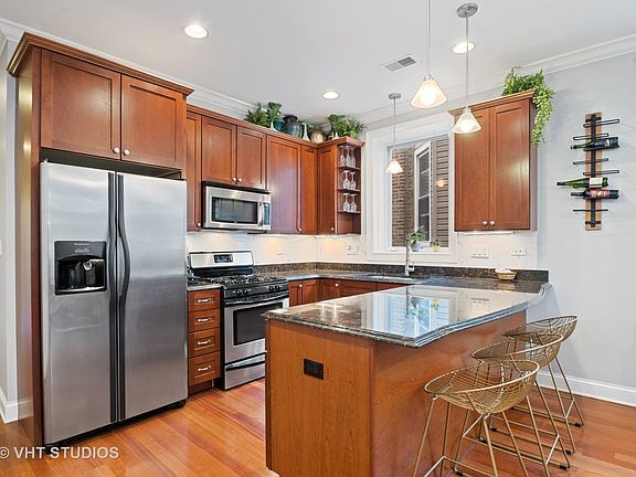 5th image of 3242 N California Ave Unit 2N