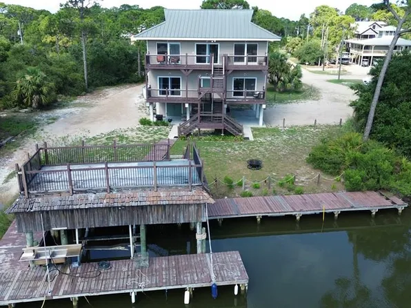 788 W Bay Shore Dr, Eastpoint, FL 32328