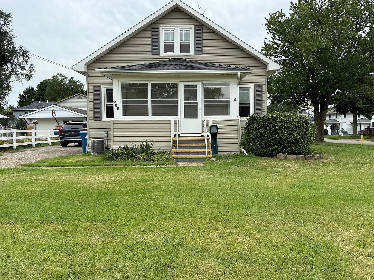 3 bed, 2500 sqft, $1,700 — Photo 1