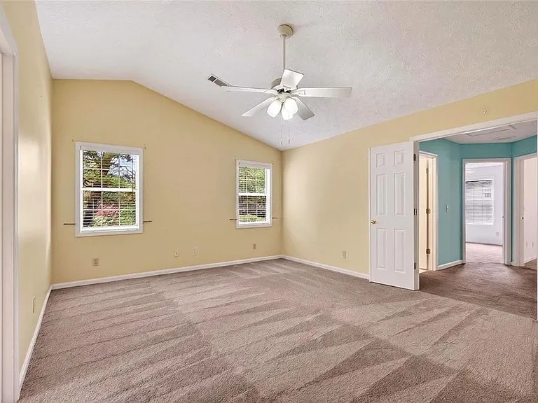 4502 Legend Hollow Ln — Photo 21