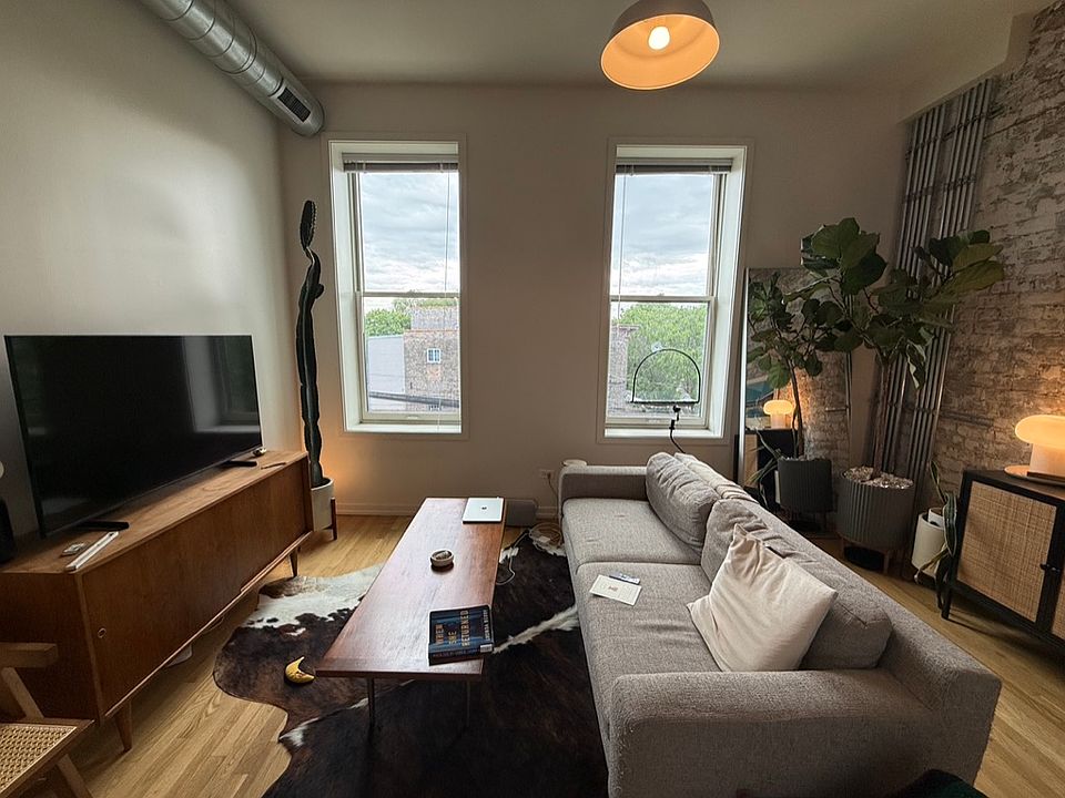 1st image of 1422 N Milwaukee Ave Unit 308