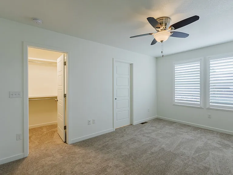 2656 Champagne Ave — Photo 15