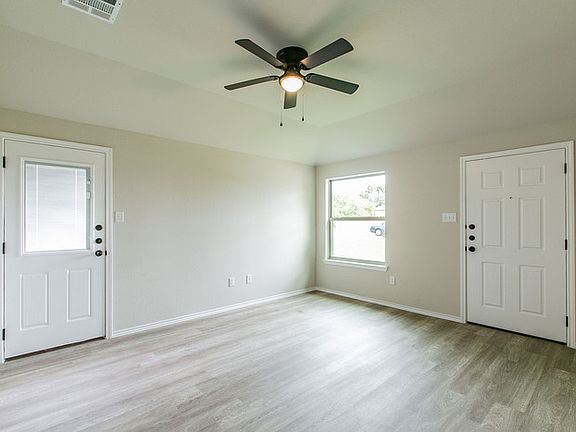2nd image of 713 Eastland Dr #B