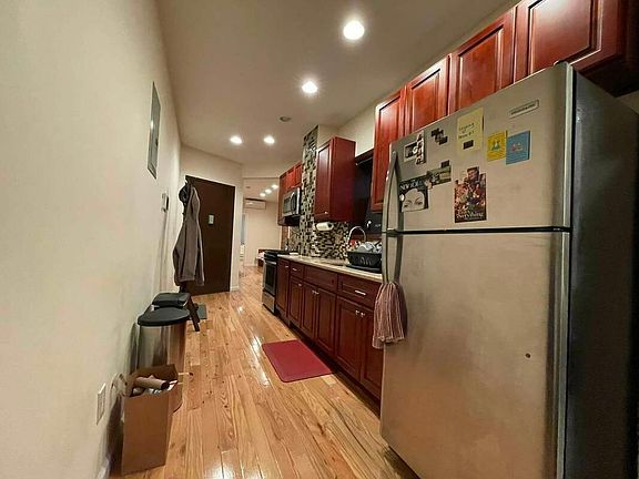 5th image of 1654 Dekalb Ave APT 1L