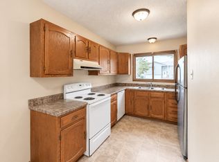 4007 Heritage Rd, Cedar Falls, IA 50613
