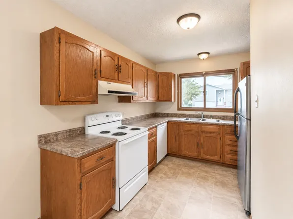 4007 Heritage Rd, Cedar Falls, IA 50613