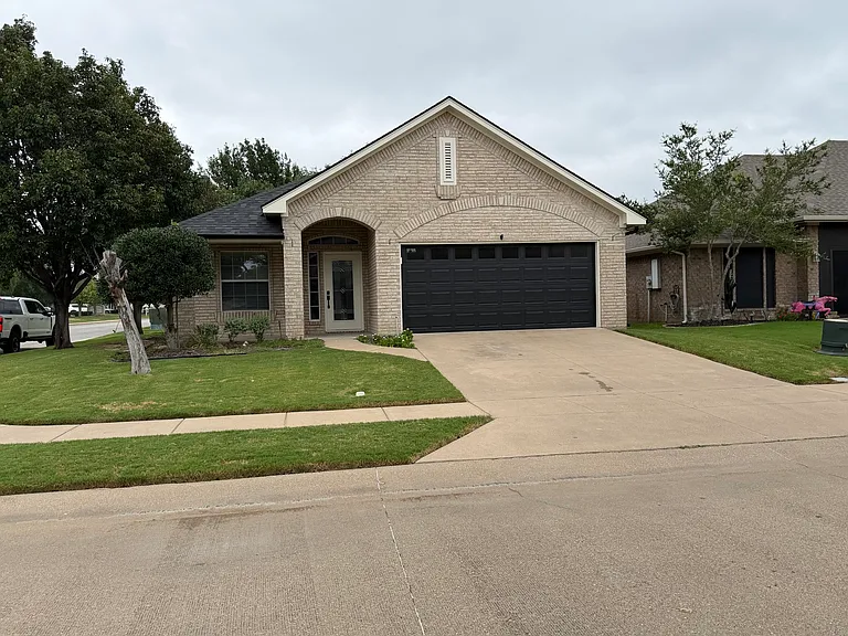 1001 Roberts Bend Ct — Photo 3