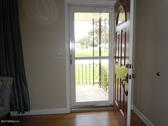 4th image of 8429 Sanlando Ave