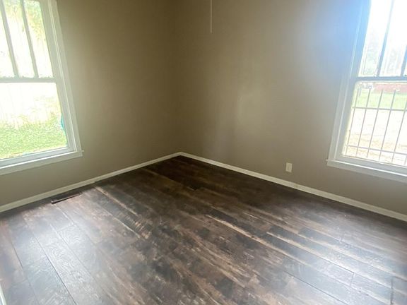 4th image of 706 Eastwood Ave