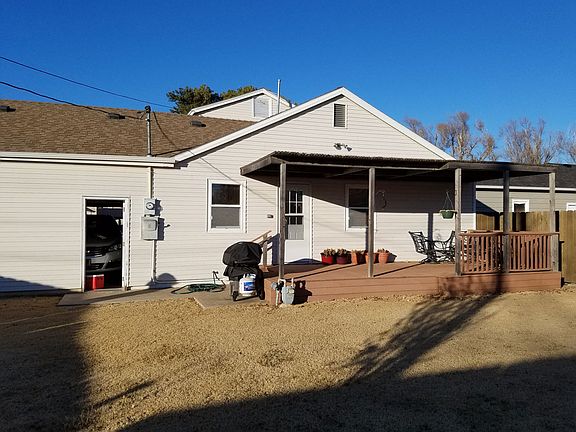3rd image of 611 E 6th St