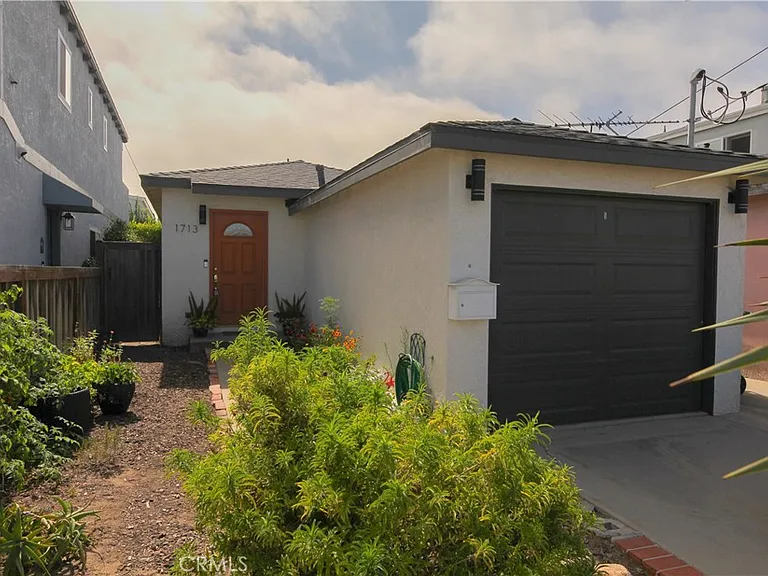 1713 Wollacott St — Photo 14