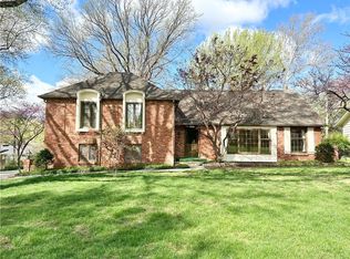 8004 Fontana St, Prairie Village, KS 66208