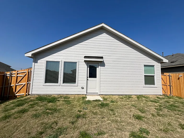 Pear Cir — Photo 18