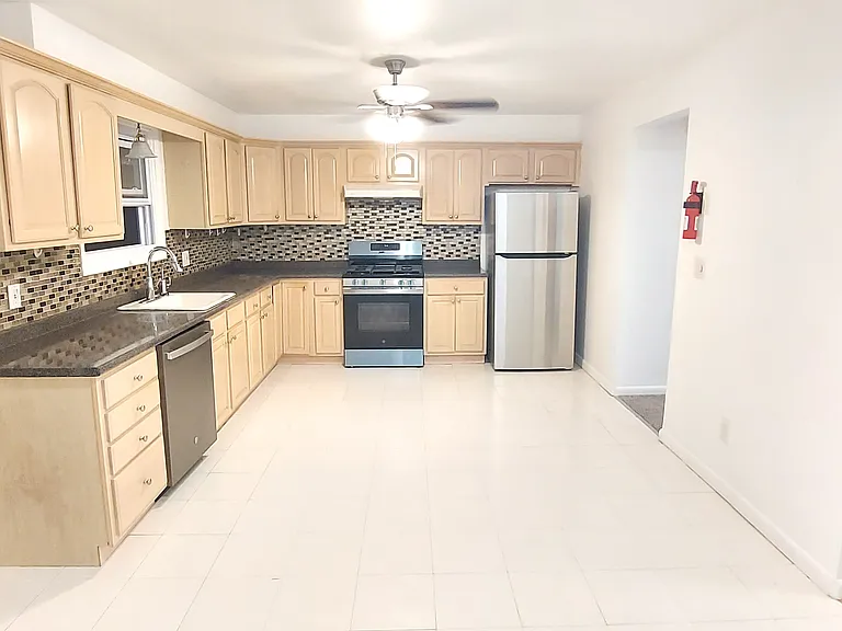 125 Washington Ave N #1 — Photo 1