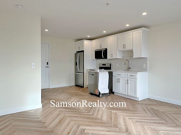 3rd image of 379 Wickenden St #4C