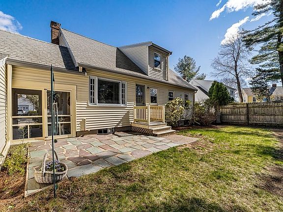 5th image of 14 Pine Ln