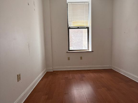 2nd image of 1011 Cherry St Floor 2R