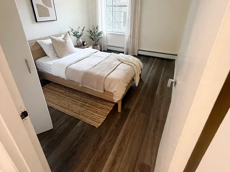 1987 Davidson Ave #4 — Photo 5