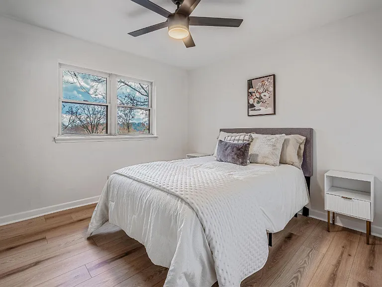 1112 N Hughes St — Photo 11