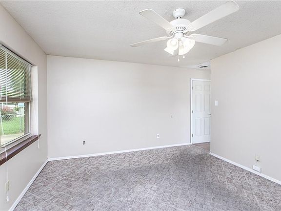 5th image of 309 S 42nd St
