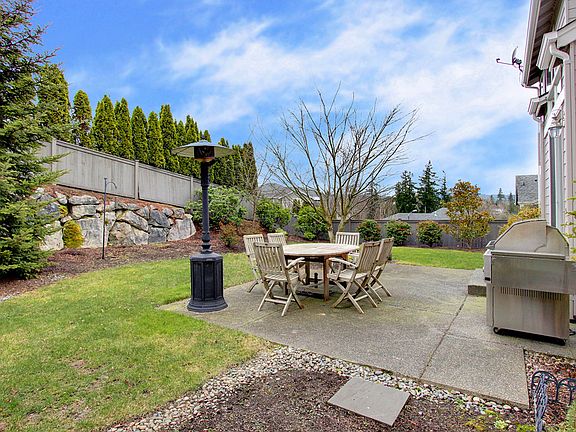4th image of 23007 SE 45th Pl