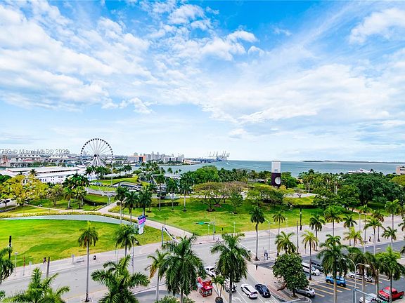 3rd image of 244 Biscayne Blvd APT 3604