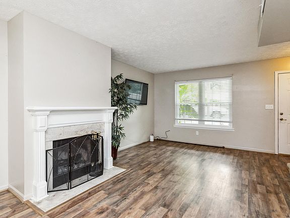 4th image of 731 Lake Terrace Dr