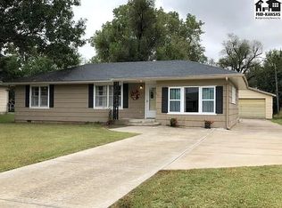 111 Robert St, Hutchinson, KS 67502