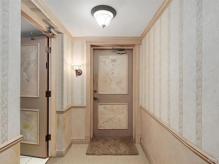 450 Oak Ave #100 — Photo 2
