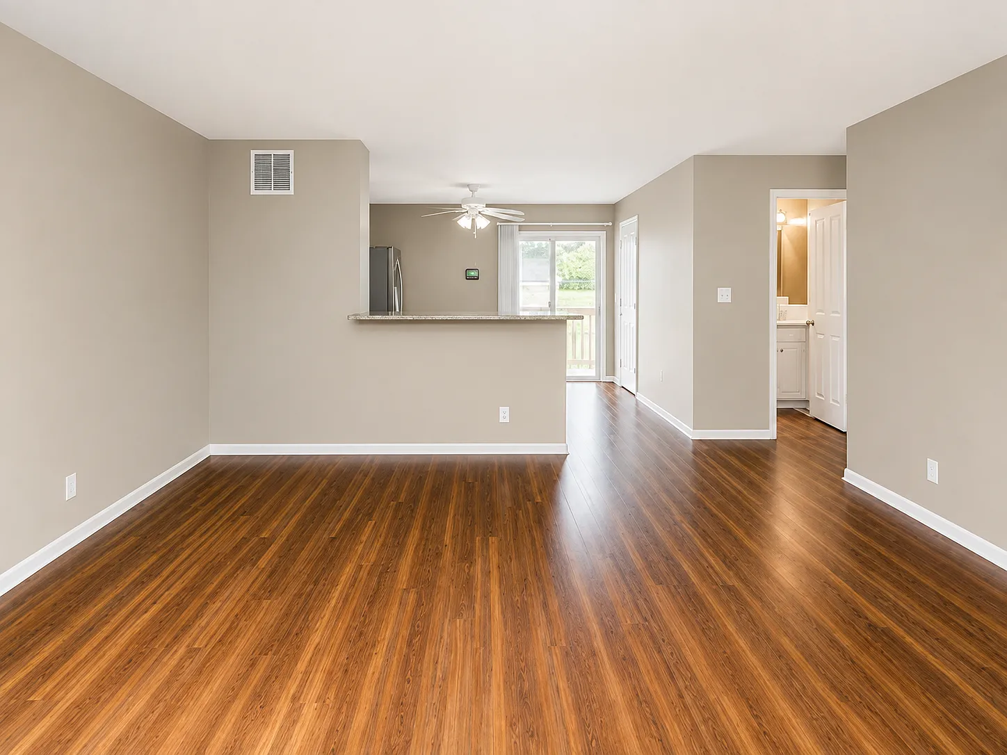 2 bed, 3.5 bath, 1832 sqft, $2,299 — Photo 2
