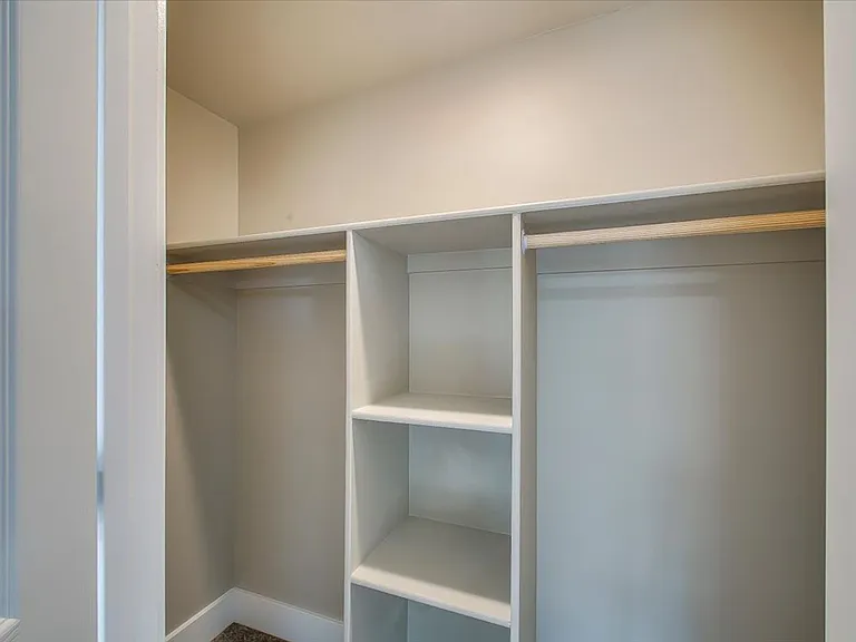 1315 W Jefferson St — Photo 13