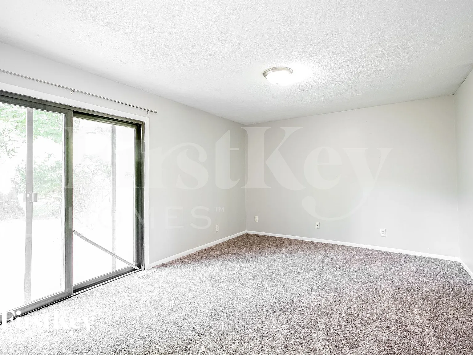 3 bed, 1.5 bath, 1237 sqft, $1,410 — Photo 4