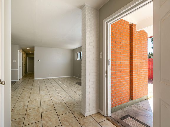 3rd image of 1200 Alvarado Dr NE