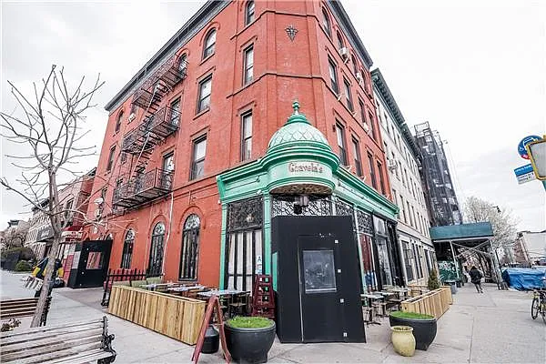 Sold by Avenue Sotheby's International Realty | media 12
