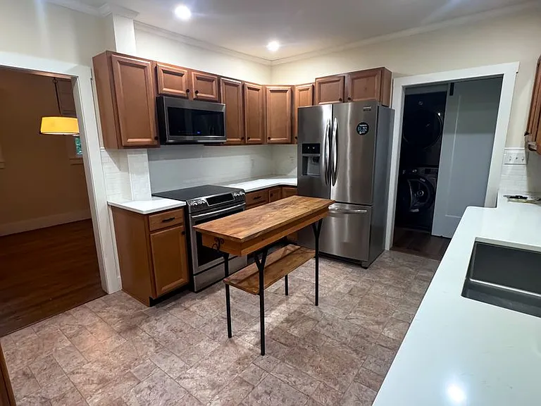 371 Middle St — Photo 4