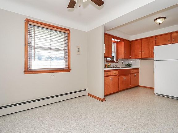 5th image of 3215 Wellington Ave